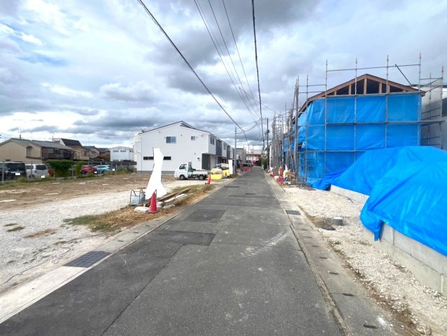 京阪本線『淀』駅まで徒歩８分♪お財布にも優しいオール電化４ＬＤＫ住宅◎伏見区淀下津町１期の前面道路含む現地写真|前道道路(２０２４年１０月撮影)