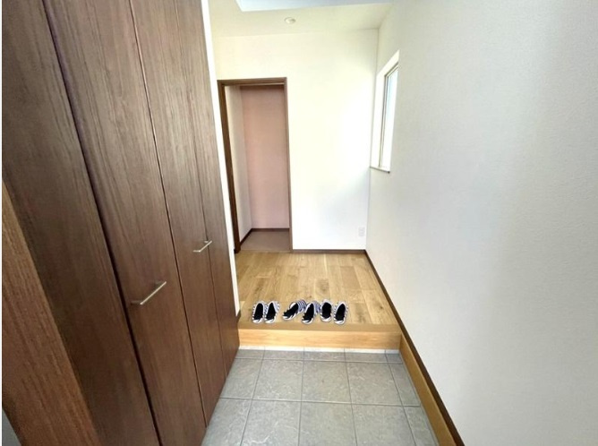 土佐山田町　中古戸建　（築浅物件）の収納|玄関ホール