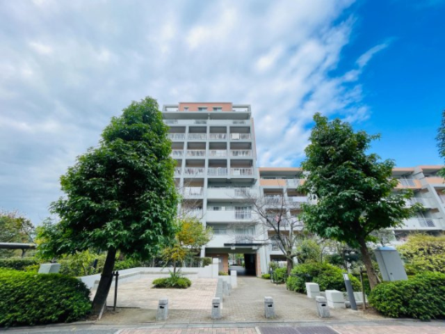 祝：成約済み　南大沢学園瑞樹の丘　５号棟　八王子市　中古マンションの外観|最上階のお部屋はバルコニー二箇所、風が通る２LDKの中古戸建です。～仲介手数料無料☆八王子ひなた不動産～南大沢学園瑞樹の丘5号棟