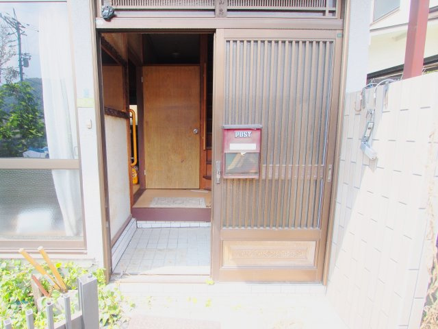 中野7丁目戸建てのエントランス