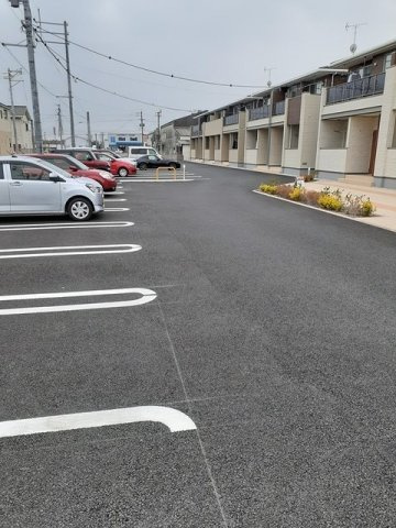 ファミール　ＭⅠの駐車場|駐車スペースもあります☆