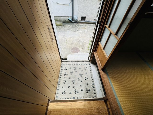 北袋町テラスハウスの玄関