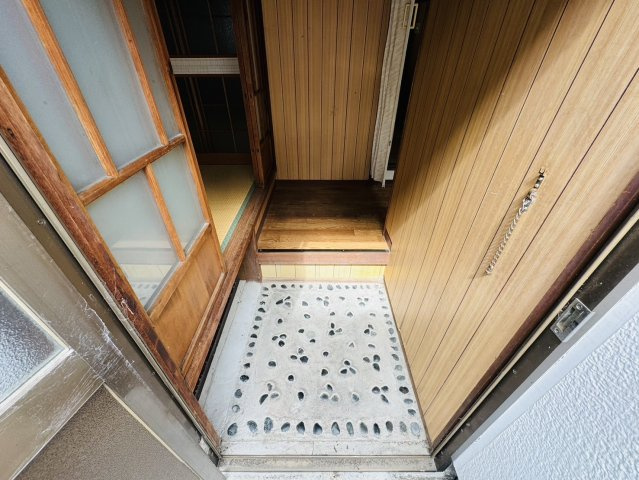 北袋町テラスハウスの玄関