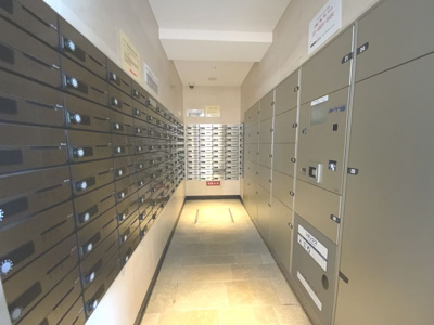 【ロビー】 | コンシェリア池袋 MASTER'S VILLA | 不在時にも大活躍の宅配ボックス完備(^^)/