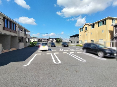 【駐車場】 | エアリーズ フィーレⅢ | 外からの目が気にならないバルコニーで洗濯物が干せます