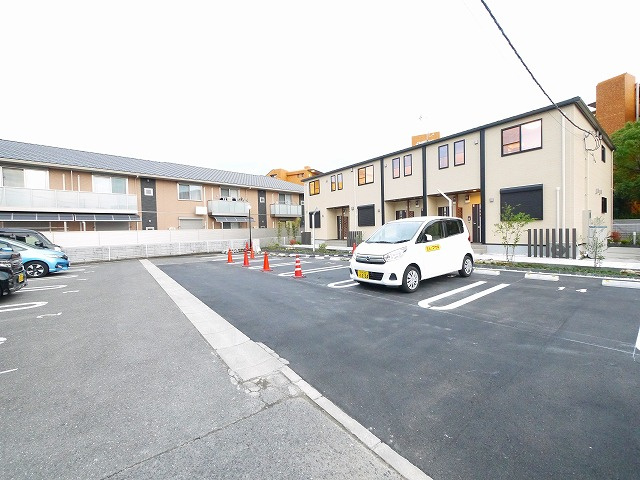 フォルシュⅡの駐車場|車をお持ちの方に嬉しい駐車場付きの物件です