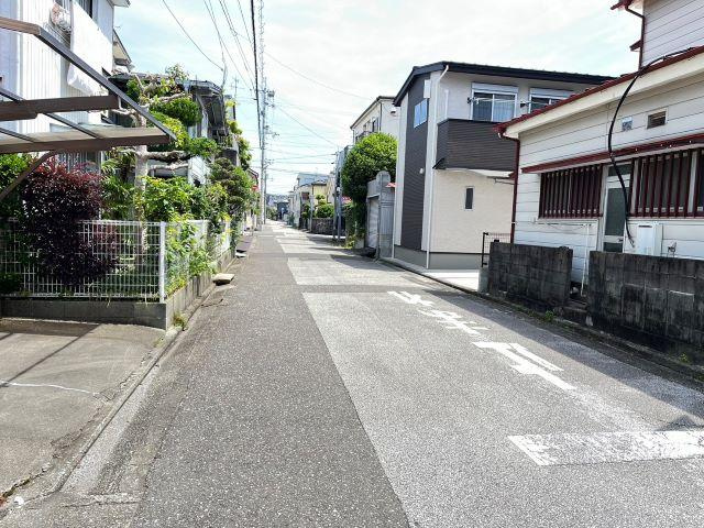 潮新町1丁目　売土地の前面道路含む現地写真