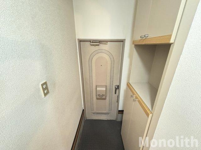 ウィングハイツの玄関