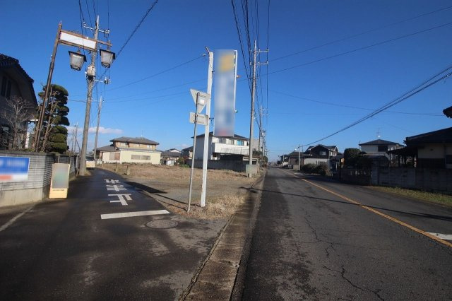 筑西市関本中の前面道路含む現地写真|西側・南東側道路（2022年12月撮影）