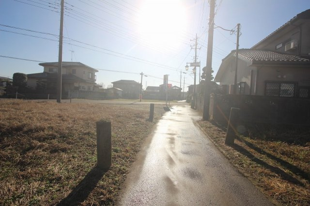 筑西市関本中の前面道路含む現地写真|西側道路（2022年12月撮影）