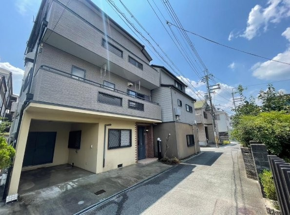 出口3丁目　中古一戸建ての前面道路含む現地写真|前面道路含む現地写真
■物件内覧・資金計画相談・住宅ローン相談、リフォーム相談、お問合せ受付中■
※当日・翌日のご内覧、ご相談はお電話でのお問合せがスムーズです！