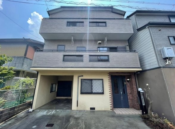 出口3丁目　中古一戸建ての外観|新しい生活にいかがでしょうか？外観はお住まいの顔になります。こだわりたいポイントですね。外壁塗装や屋根塗装のご相談も承っております。
■現地内覧・資金計画相談・住宅ローン相談もお問合せ受付中■