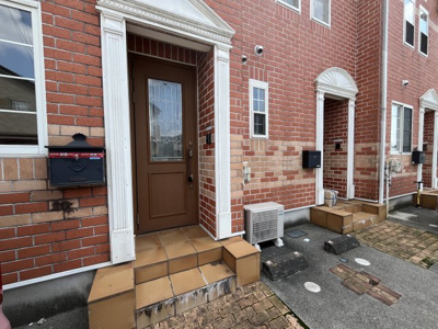 【エントランス】 | ヨーロピアンシャレーフロール一番館 | 落ち着いたエントランスです