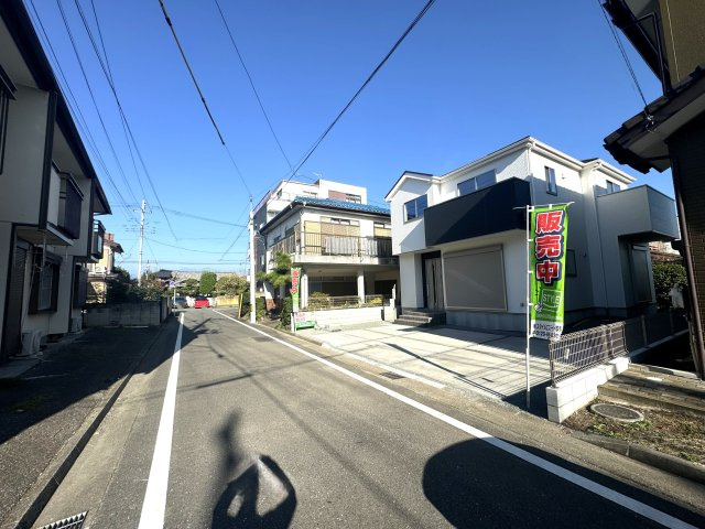 新築　前橋市平和町1期　1号棟の前面道路含む現地写真|西側接道幅員約4.8ｍ