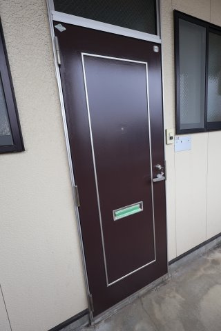 シェ・モアの玄関
