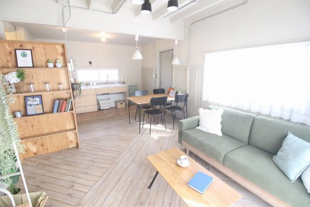 野木町若林の居間・リビング|お洒落な家具が設置済み！嬉しい家具付きのお家です！