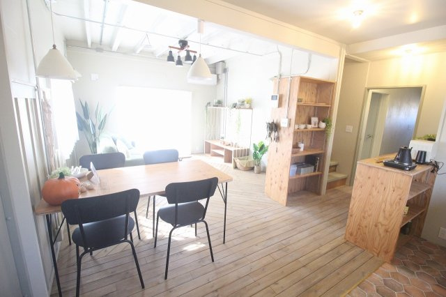 野木町若林の居間・リビング|お洒落なライトもこのまま付いてきますのですぐに住み始められますね！