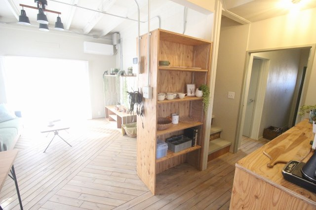 野木町若林のキッチン|ダイニングキッチン側には収納も充実◎