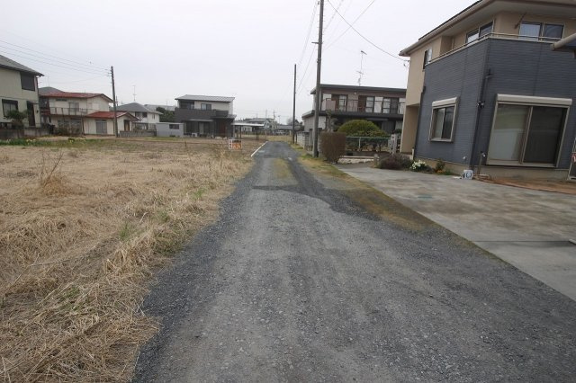 筑西市小川の前面道路含む現地写真|北東側道路（2022年3月撮影）