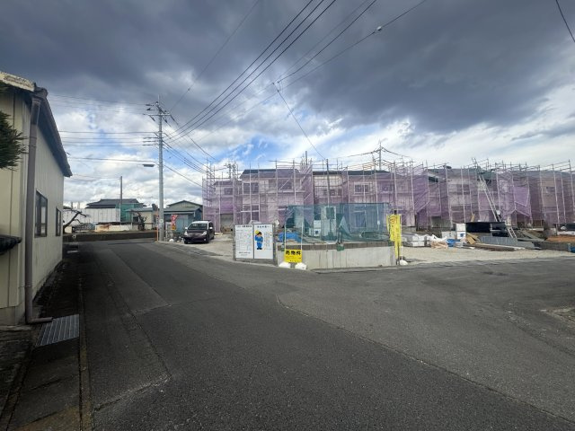 新築　北群馬郡榛東村山子田第1　1号棟の前面道路含む現地写真|北側接道幅員約4.2ｍ　南側接道幅員約4.2ｍ　西側接道幅員約4ｍ			
