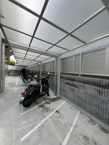 ラグレース天六の駐車場