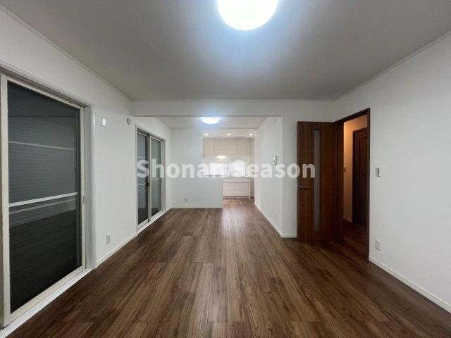 【居間・リビング】 | 家族有意義な時間が過ごせるリビングは16.5帖の広さがございます♪
