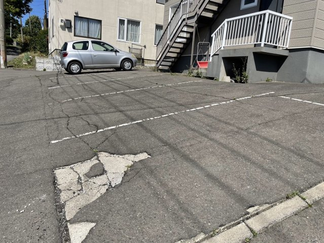 コーポはまなすの駐車場
