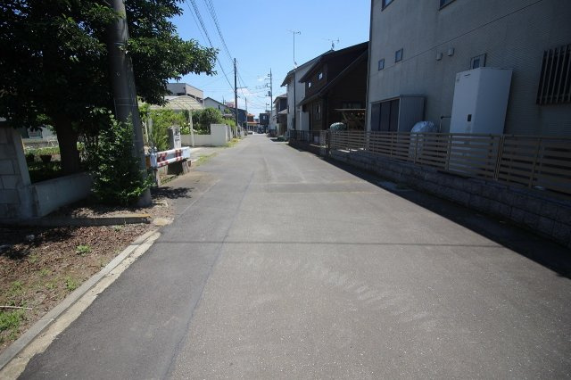 筑西市菅谷の前面道路含む現地写真|南側道路（2023年6月撮影）