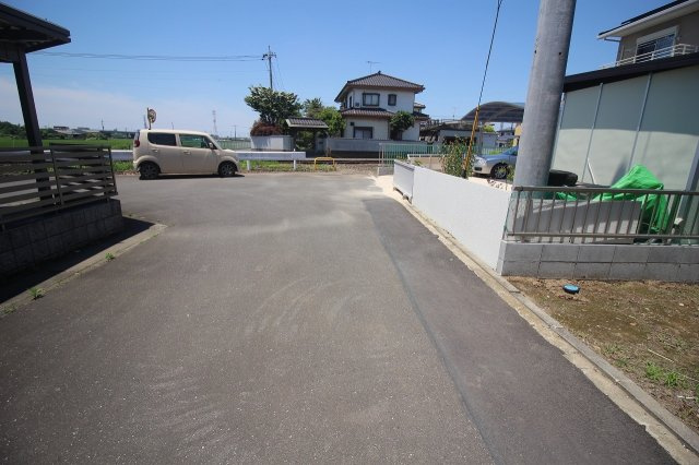 筑西市菅谷の前面道路含む現地写真|南側道路（2023年6月撮影）