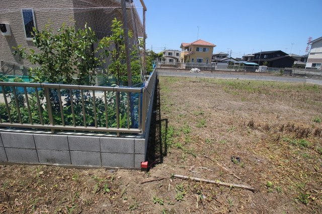 筑西市菅谷の外観|敷地内南東側より　南側との境界部（2023年6月撮影）