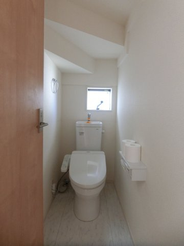 井田戸建のトイレ
