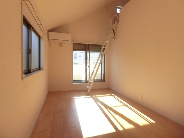 井田戸建の洋室