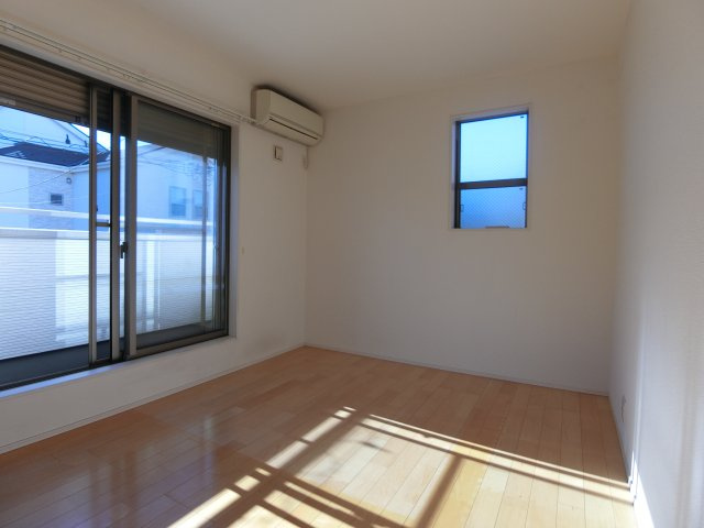 井田戸建の洋室