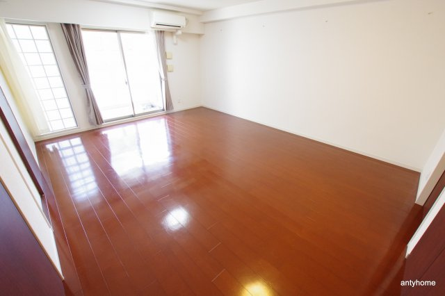 N’s First 仲介手数料無料の居間・リビング