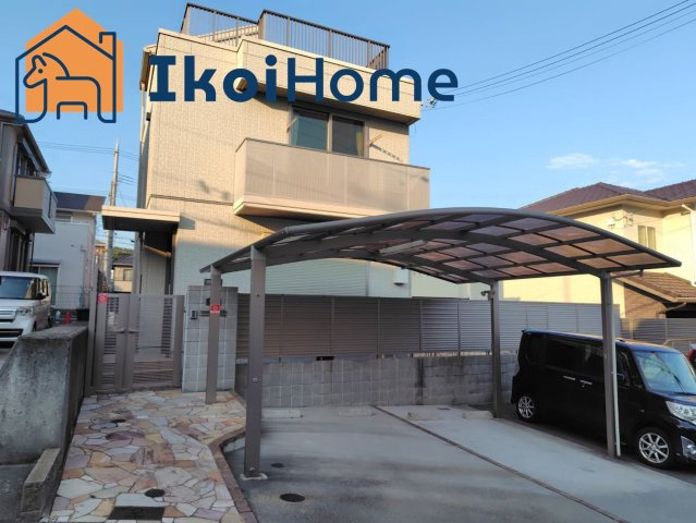 神戸市西区白水1丁目　中古一戸建の外観|積水ハウス施工の注文住宅です♪カーポートのある駐車場にはお車2台停められます♪雨に濡れず安心です。