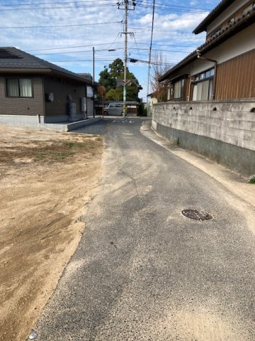 米子市淀江町佐陀　土地の前面道路含む現地写真
