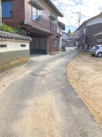 米子市淀江町佐陀　土地の前面道路含む現地写真