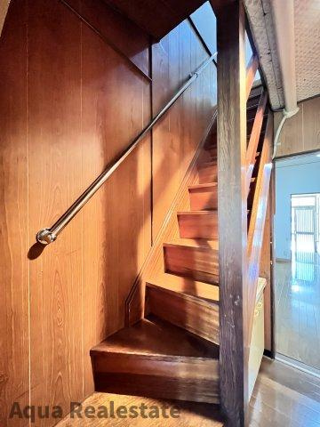 高松市福岡町戸建ての内装|明るい色調の室内です