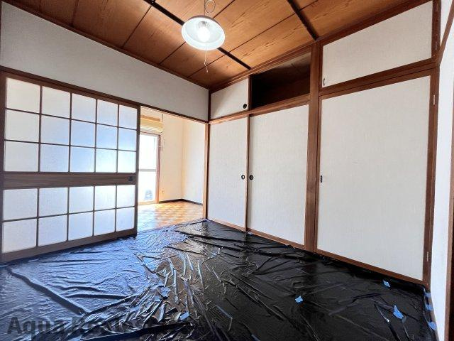 高松市福岡町戸建ての寝室|来客時にも便利な和室付き