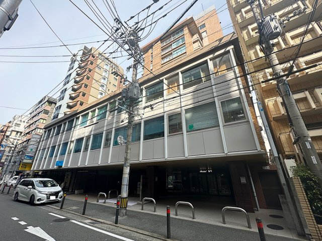 ホワイティ薬院マンションの外観