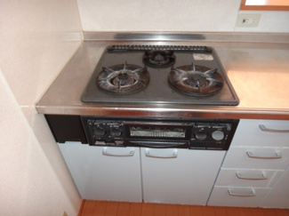 【キッチン】 | ティファニー益城 | 3口コンロ