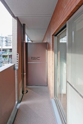 サヴォイエンポリウム　4階のバルコニー|別号室のものです。現状優先になります。