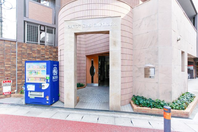 サヴォイエンポリウム　4階のエントランス