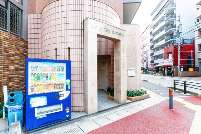 サヴォイエンポリウム　4階のエントランス
