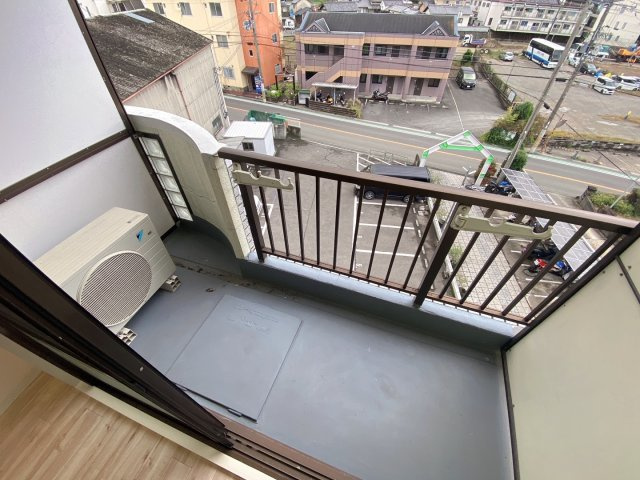 スクエアメゾン阪南のバルコニー|同物件別部屋