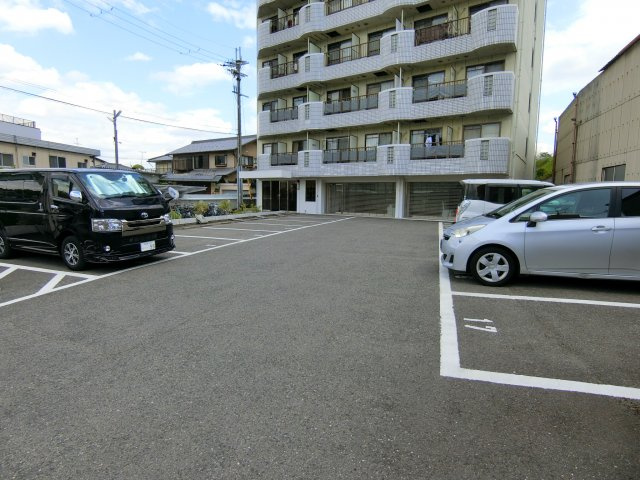 スクエアメゾン阪南の駐車場