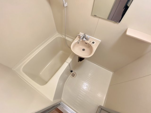 スクエアメゾン阪南の浴室|同物件別部屋