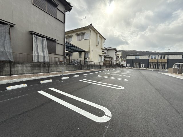 メゾングレーヌ東出Ａの駐車場