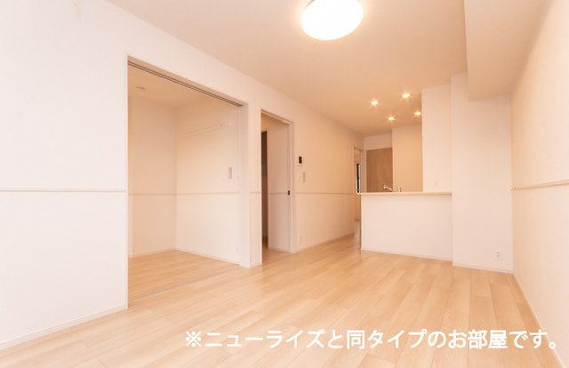 赤穂市アパートの居間・リビング