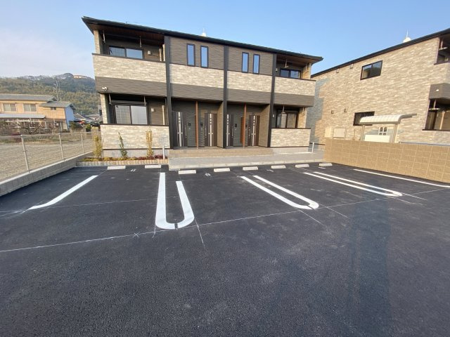 プリミエＡの駐車場